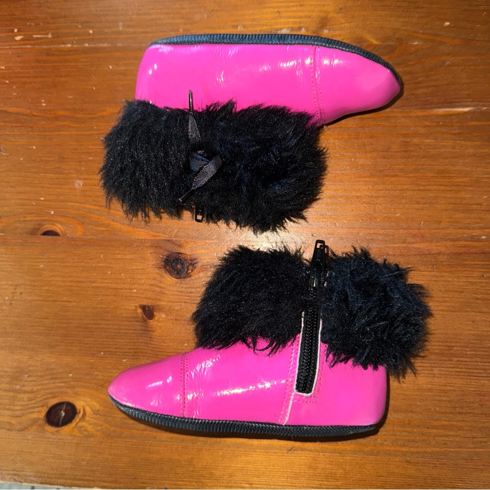 Robeez Pink Pattent Leather Black Faux Fur Booties Baby 18/24 months